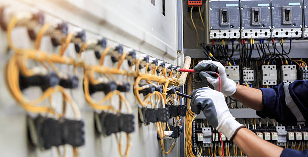Professional Electrician technician working in Daisetta, TX